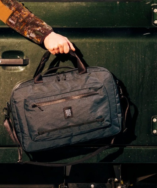 TOPO DESIGNS(トポデザインズ)の「高機能3WAYバッグ【TOPO DESIGNS】GLOBAL PRO 3-WAY BRIEFCASE(バックパック/リュック・メンズ・ブラック・ONE SIZE)」の17枚目の写真