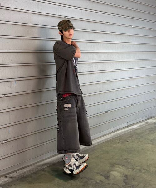 WKNDRS（ウィーキャンドース）の「[KOIN SEOUL] DAMAGED SKULL DENIM SHORTS (BLACK)（その他パンツ・レディース・その他・MEDIUM/LARGE/X-LARGE）」の4枚目の写真