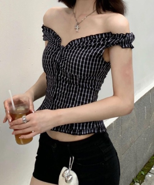 Teem Store（チームストア）の「チェック柄オフショルダーフリルデザインスリムフィットストレッチシャツ（シャツ/ブラウス・レディース・ブラック・M/S）」の5枚目の写真