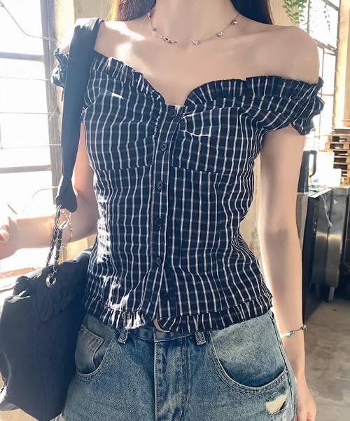 Teem Store（チームストア）の「チェック柄オフショルダーフリルデザインスリムフィットストレッチシャツ（シャツ/ブラウス・レディース・ブラック・M/S）」の11枚目の写真