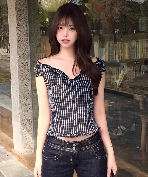 Teem Store（チームストア）の「チェック柄オフショルダーフリルデザインスリムフィットストレッチシャツ（シャツ/ブラウス・レディース・ブラック・M/S）」の8枚目の写真