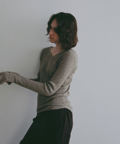 ETRE TOKYO（エトレトウキョウ）の「リネンヘルシーニットプルオーバー（ニット/セーター・レディース・ブラック/グレイッシュベージュ/ホワイト・FREE）」の5枚目の写真