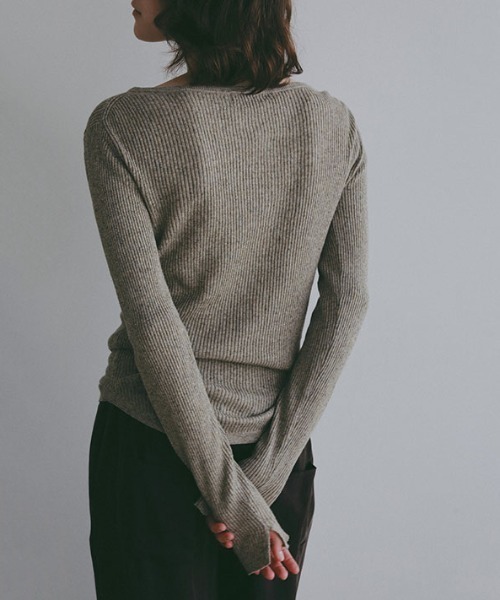 ETRE TOKYO（エトレトウキョウ）の「リネンヘルシーニットプルオーバー（ニット/セーター・レディース・ブラック/グレイッシュベージュ/ホワイト・FREE）」の8枚目の写真