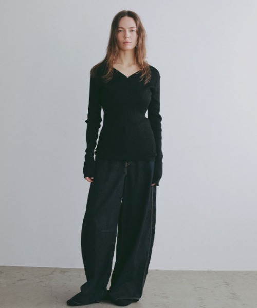 ETRE TOKYO（エトレトウキョウ）の「リネンヘルシーニットプルオーバー（ニット/セーター・レディース・ブラック/グレイッシュベージュ/ホワイト・FREE）」の10枚目の写真