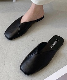 スクエアトゥ Vカット ローヒール レザー調 サンダル