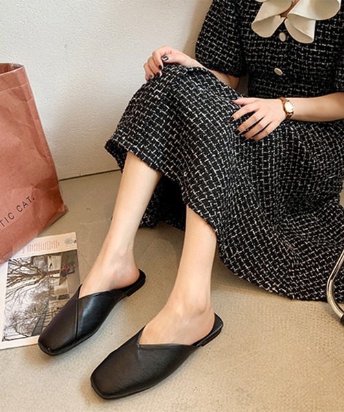 Lace Ladies(レースレディース)の「スクエアトゥ Vカット ローヒール レザー調 サンダル(サンダル・レディース・ブラック/アイボリー/ブラウン・22.5cm/23cm/23.5cm/24cm/24.5cm/25cm)」の6枚目の写真