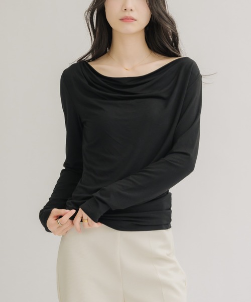 NEUNA(ヌナ)の「【とりこになるモチモチな肌触り◎】とろみワンショルドレープトップス(Tシャツ/カットソー・レディース・ブラック/アイボリー・FREE)」の8枚目の写真
