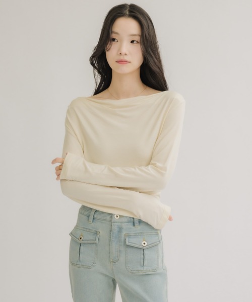 NEUNA(ヌナ)の「【とりこになるモチモチな肌触り◎】とろみワンショルドレープトップス(Tシャツ/カットソー・レディース・ブラック/アイボリー・FREE)」の11枚目の写真
