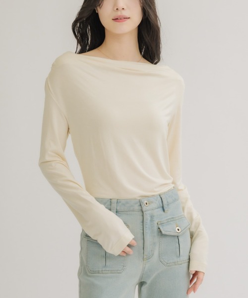 NEUNA(ヌナ)の「【とりこになるモチモチな肌触り◎】とろみワンショルドレープトップス(Tシャツ/カットソー・レディース・ブラック/アイボリー・FREE)」の5枚目の写真