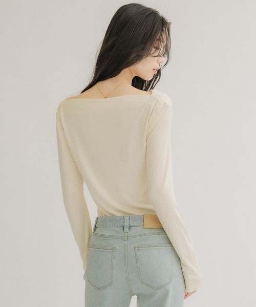 NEUNA(ヌナ)の「【とりこになるモチモチな肌触り◎】とろみワンショルドレープトップス(Tシャツ/カットソー・レディース・ブラック/アイボリー・FREE)」の6枚目の写真