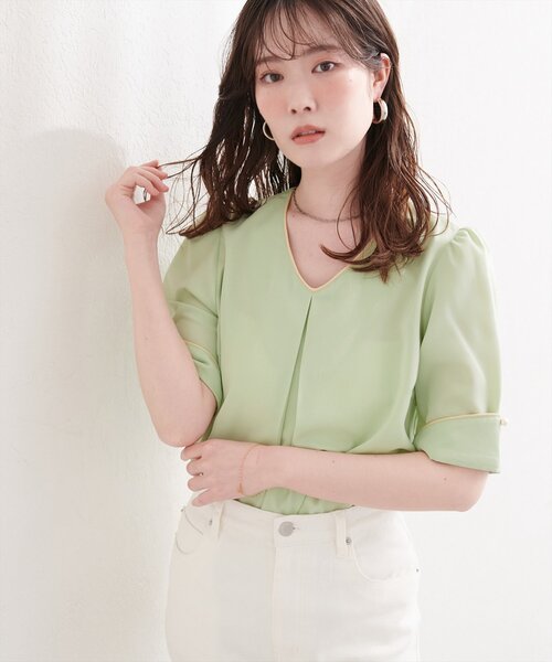 natural couture(ナチュラルクチュール)の「〈osono〉三角カフス配色Vネック(シャツ/ブラウス・レディース・ドット/ネイビー/ラベンダー/ミント/モカ/サックスブルー/ホワイト・FREE)」の4枚目の写真