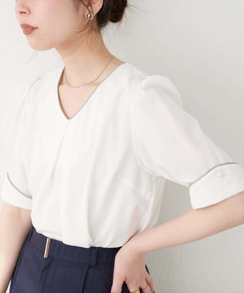 natural couture(ナチュラルクチュール)の「〈osono〉三角カフス配色Vネック(シャツ/ブラウス・レディース・ドット/ネイビー/ラベンダー/ミント/モカ/サックスブルー/ホワイト・FREE)」の8枚目の写真