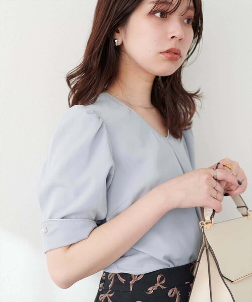 natural couture(ナチュラルクチュール)の「〈osono〉三角カフス配色Vネック(シャツ/ブラウス・レディース・ドット/ネイビー/ラベンダー/ミント/モカ/サックスブルー/ホワイト・FREE)」の17枚目の写真