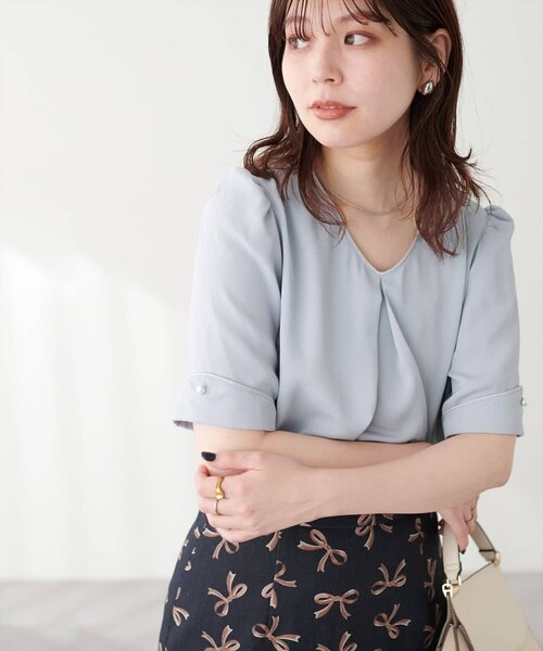 natural couture(ナチュラルクチュール)の「〈osono〉三角カフス配色Vネック(シャツ/ブラウス・レディース・ドット/ネイビー/ラベンダー/ミント/モカ/サックスブルー/ホワイト・FREE)」の18枚目の写真