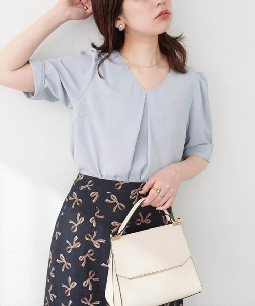 natural couture(ナチュラルクチュール)の「〈osono〉三角カフス配色Vネック(シャツ/ブラウス・レディース・ドット/ネイビー/ラベンダー/ミント/モカ/サックスブルー/ホワイト・FREE)」の19枚目の写真
