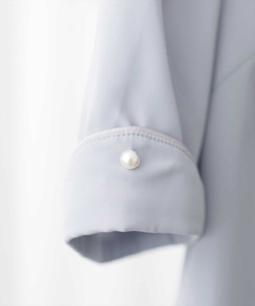 natural couture(ナチュラルクチュール)の「〈osono〉三角カフス配色Vネック(シャツ/ブラウス・レディース・ドット/ネイビー/ラベンダー/ミント/モカ/サックスブルー/ホワイト・FREE)」の21枚目の写真