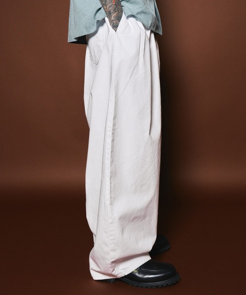 Subciety（サブサエティ）の「Super wide balloon chino pants（チノパンツ・メンズ・ベージュ/ホワイト/ブラック・MEDIUM/LARGE）」の8枚目の写真