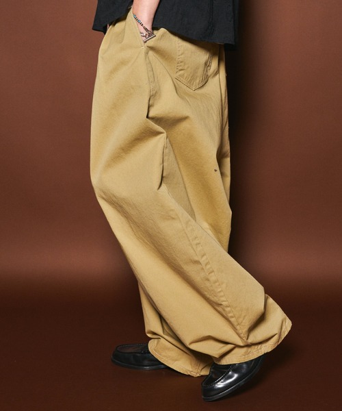 Subciety(サブサエティ)の「Super wide balloon chino pants(チノパンツ・メンズ・ベージュ/ホワイト/ブラック・MEDIUM/LARGE)」の16枚目の写真
