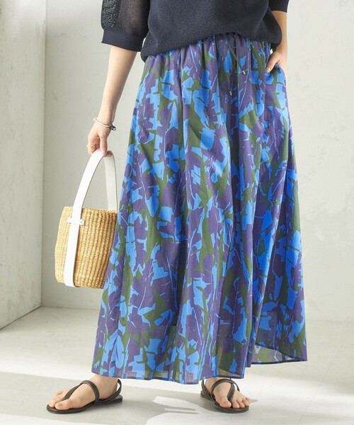 SHIPS(シップス)の「〈手洗い可能〉DEVEAUX リーフ プリント スカート(スカート・レディース・カーキ/ブルー・ONE SIZE)」の15枚目の写真
