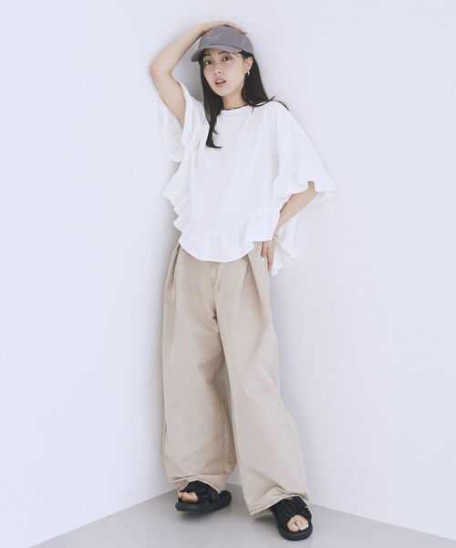 earth music&ecology(アースミュージックアンドエコロジー)の「タックバルーンデニム(デニムパンツ・レディース・ブラック/ベージュ/ライトインディゴブルー・M/S)」の13枚目の写真