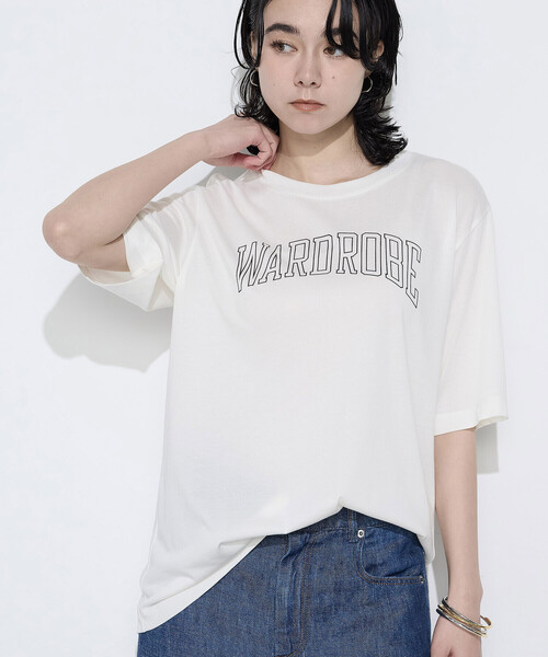 COMME CA Wardrobe(コムサワードローブ)の「ヴィンテージプレーティング天竺 ロゴプリントTシャツ(Tシャツ/カットソー・レディース・ホワイト/ボルドー/ブルー・FREE)」の2枚目の写真