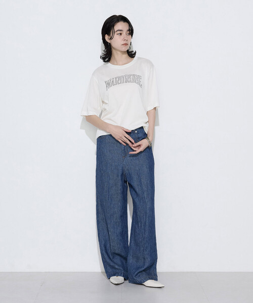 COMME CA Wardrobe(コムサワードローブ)の「ヴィンテージプレーティング天竺 ロゴプリントTシャツ(Tシャツ/カットソー・レディース・ホワイト/ボルドー/ブルー・FREE)」の4枚目の写真