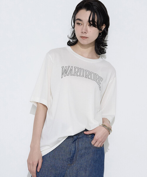 COMME CA Wardrobe(コムサワードローブ)の「ヴィンテージプレーティング天竺 ロゴプリントTシャツ(Tシャツ/カットソー・レディース・ホワイト/ボルドー/ブルー・FREE)」の6枚目の写真