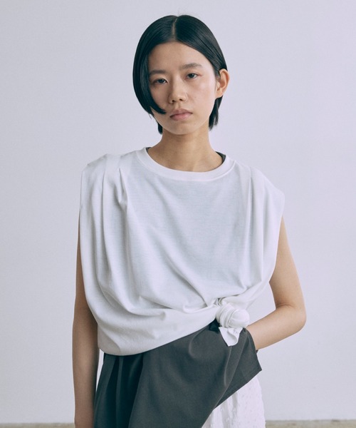 EN NEUME（エンノイム）の「Double Tuck French Tee（Tシャツ/カットソー・レディース・チャコール/イエロー/ブラック/オフホワイト・FREE）」の2枚目の写真