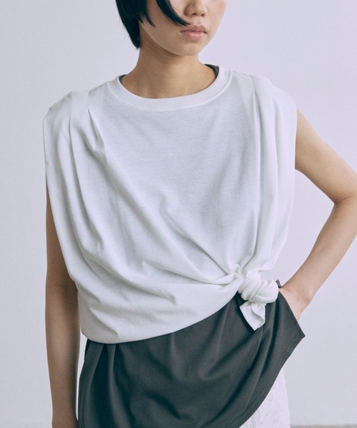 EN NEUME（エンノイム）の「Double Tuck French Tee（Tシャツ/カットソー・レディース・チャコール/イエロー/ブラック/オフホワイト・FREE）」の5枚目の写真