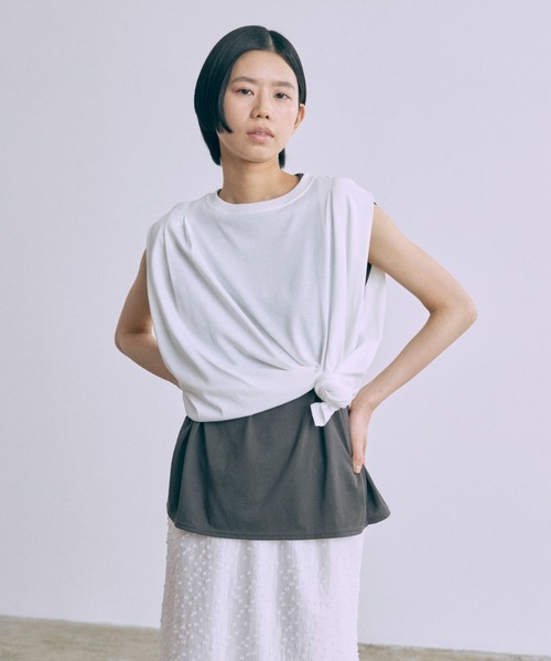 EN NEUME（エンノイム）の「Double Tuck French Tee（Tシャツ/カットソー・レディース・チャコール/イエロー/ブラック/オフホワイト・FREE）」の6枚目の写真