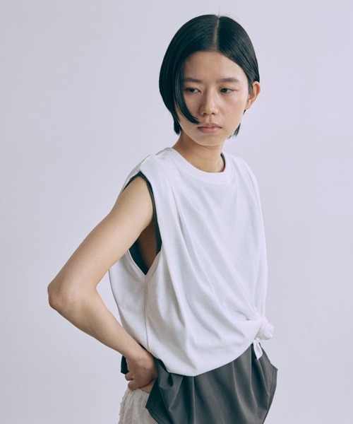 EN NEUME（エンノイム）の「Double Tuck French Tee（Tシャツ/カットソー・レディース・チャコール/イエロー/ブラック/オフホワイト・FREE）」の10枚目の写真