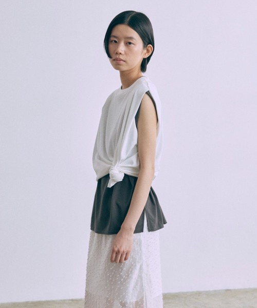 EN NEUME（エンノイム）の「Double Tuck French Tee（Tシャツ/カットソー・レディース・チャコール/イエロー/ブラック/オフホワイト・FREE）」の8枚目の写真