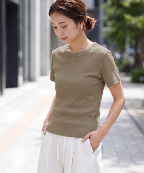 STYLE DELI(スタイルデリ)の「【Made in JAPAN】リブ半袖カットソートップス(Tシャツ/カットソー・レディース・グレイッシュベージュ/ブラック/カーキオリーブ/ホワイト/ネイビー・M)」の5枚目の写真