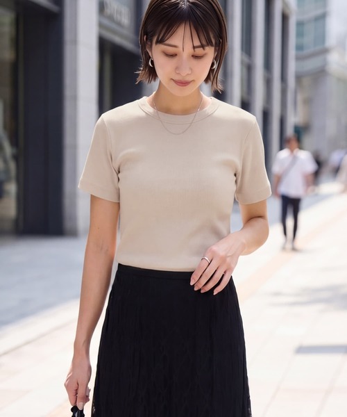 STYLE DELI(スタイルデリ)の「【Made in JAPAN】リブ半袖カットソートップス(Tシャツ/カットソー・レディース・グレイッシュベージュ/ブラック/カーキオリーブ/ホワイト/ネイビー・M)」の4枚目の写真