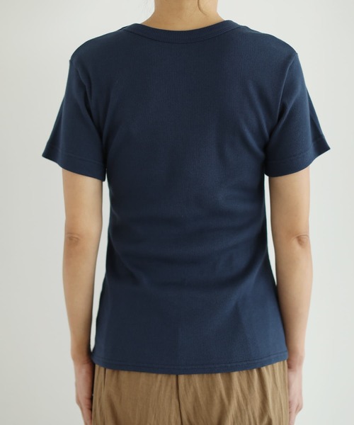 STYLE DELI(スタイルデリ)の「【Made in JAPAN】リブ半袖カットソートップス(Tシャツ/カットソー・レディース・グレイッシュベージュ/ブラック/カーキオリーブ/ホワイト/ネイビー・M)」の20枚目の写真