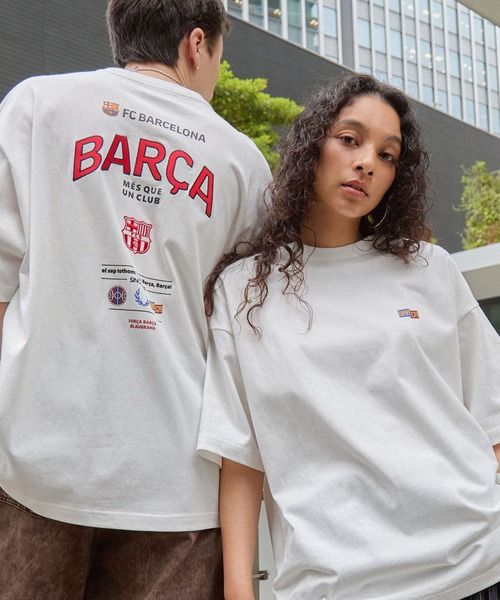 MONO-MART(モノマート)の「【FC BARCELONA/FCバルセロナ】別注 ビッグシルエットエンブレムロゴ 刺繍 Tシャツ(Tシャツ/カットソー・メンズ・ブラック/ダークブラウン/ダークネイビー/オフホワイト/チャコール/ワイン・M/L)」の13枚目の写真