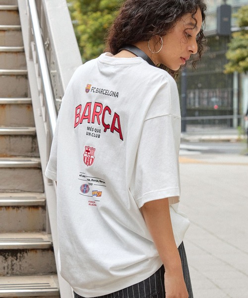 MONO-MART(モノマート)の「【FC BARCELONA/FCバルセロナ】別注 ビッグシルエットエンブレムロゴ 刺繍 Tシャツ(Tシャツ/カットソー・メンズ・ブラック/ダークブラウン/ダークネイビー/オフホワイト/チャコール/ワイン・M/L)」の19枚目の写真