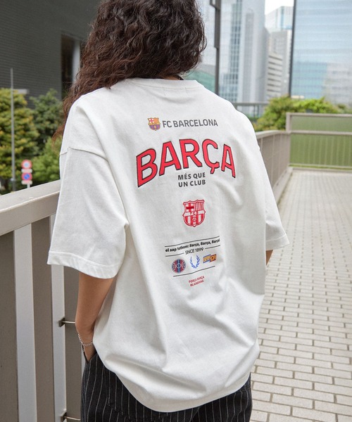 MONO-MART(モノマート)の「【FC BARCELONA/FCバルセロナ】別注 ビッグシルエットエンブレムロゴ 刺繍 Tシャツ(Tシャツ/カットソー・メンズ・ブラック/ダークブラウン/ダークネイビー/オフホワイト/チャコール/ワイン・M/L)」の20枚目の写真
