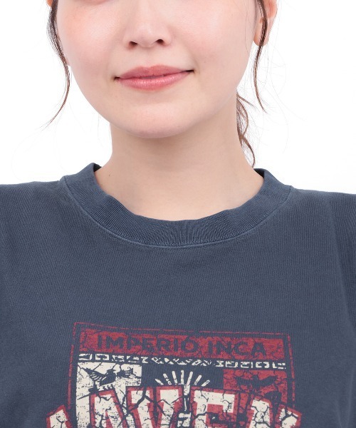 チチカカ(チチカカ)の「Orale! インカユニバーシティメイベンズTシャツ(Tシャツ/カットソー・レディース・レッド/ネイビー・FREE)」の9枚目の写真