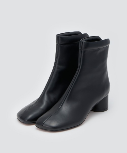 PELLICO(ペリーコ)の「VOLA ショートブーツ 4.5cm BLACK(ブーツ・レディース・ブラック・37/36/35)」の1枚目の写真