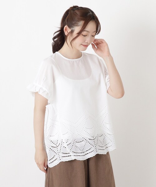 one'sterrace(ワンズテラス)の「スカラップ刺繍ブラウス(シャツ/ブラウス・レディース・ブラウン系8/アイボリー系8/レッド系9/ブラック系8・02)」の1枚目の写真