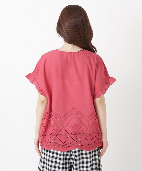 one'sterrace(ワンズテラス)の「スカラップ刺繍ブラウス(シャツ/ブラウス・レディース・ブラウン系8/アイボリー系8/レッド系9/ブラック系8・02)」の11枚目の写真