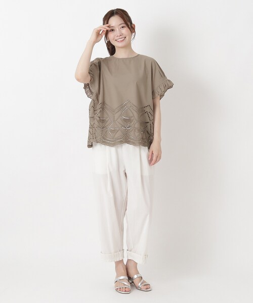 one'sterrace(ワンズテラス)の「スカラップ刺繍ブラウス(シャツ/ブラウス・レディース・ブラウン系8/アイボリー系8/レッド系9/ブラック系8・02)」の6枚目の写真