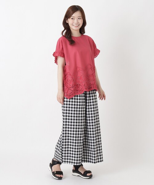 one'sterrace(ワンズテラス)の「スカラップ刺繍ブラウス(シャツ/ブラウス・レディース・ブラウン系8/アイボリー系8/レッド系9/ブラック系8・02)」の8枚目の写真