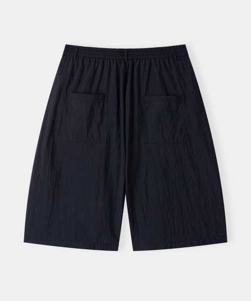 PIARI(ピアリ)の「ダイアグナルポケットナイロンウィンクルバミューダパンツ(ディープネイビー)(その他パンツ・メンズ・その他・LARGE/SMALL/MEDIUM)」の3枚目の写真