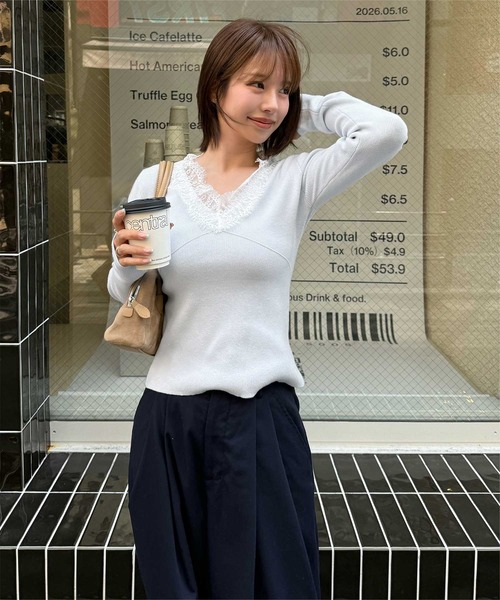 titivate（ティティベイト）の「レース付Vネックリブニットトップス（ニット/セーター・レディース・チャコール/ライトブルー/ネイビー/ブラック/アイボリー・S/M/L）」の4枚目の写真