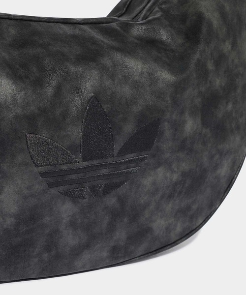 adidas（アディダス）の「ポリウレタン スタッド ムーンバッグ / アディダスオリジナルス adidas Originals（ショルダーバッグ・メンズ・ブラック・FREE）」の7枚目の写真