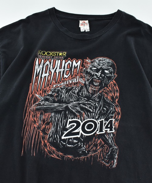 ALSTYLE APPAREL&ACTIVEWEAR(アルスタイルアパレルアンドアクティブウェアー)の「【USED】ALSTYLE “Mayhem Festival 2014” メタル・フェスティバル バンド Tシャツ(Tシャツ/カットソー・メンズ・ブラック・XX-LARGE)」の2枚目の写真