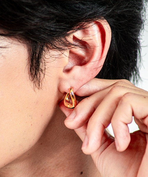TOM WOOD(トムウッド)の「【TOMWOOD】Twist Hoops Small ゴールド ピアス ユニセックス(ピアス(両耳用)・レディース・ゴールド・FREE)」の8枚目の写真