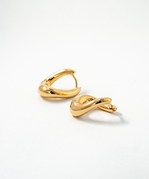 TOM WOOD(トムウッド)の「【TOMWOOD】Twist Hoops Small ゴールド ピアス ユニセックス(ピアス(両耳用)・レディース・ゴールド・FREE)」の4枚目の写真